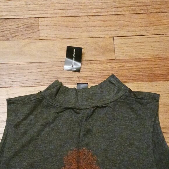 Top - Picture 2 of 4